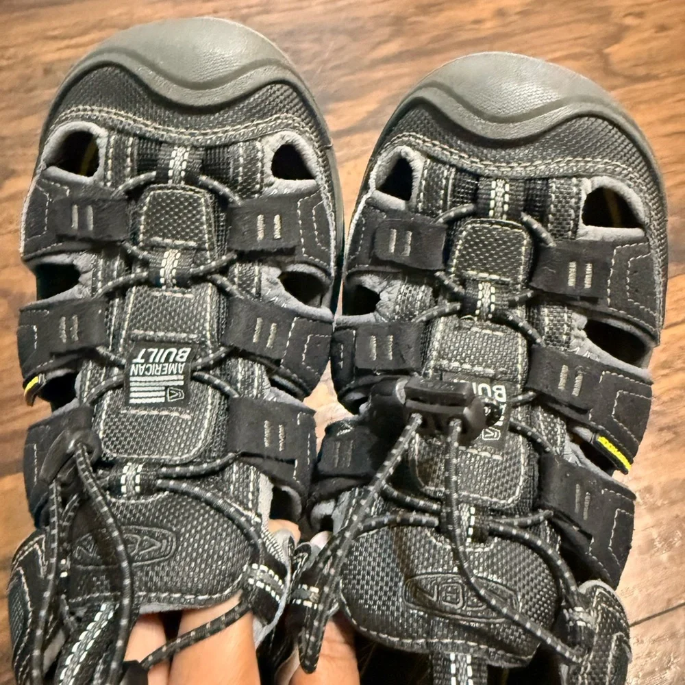 KEEN Rialto H2 Sandals Size 7